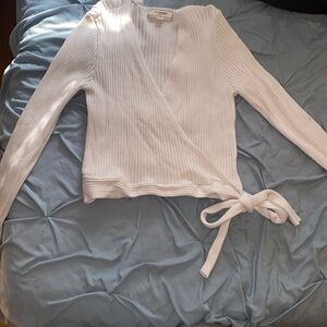 Women’s knit long sleeve sweater